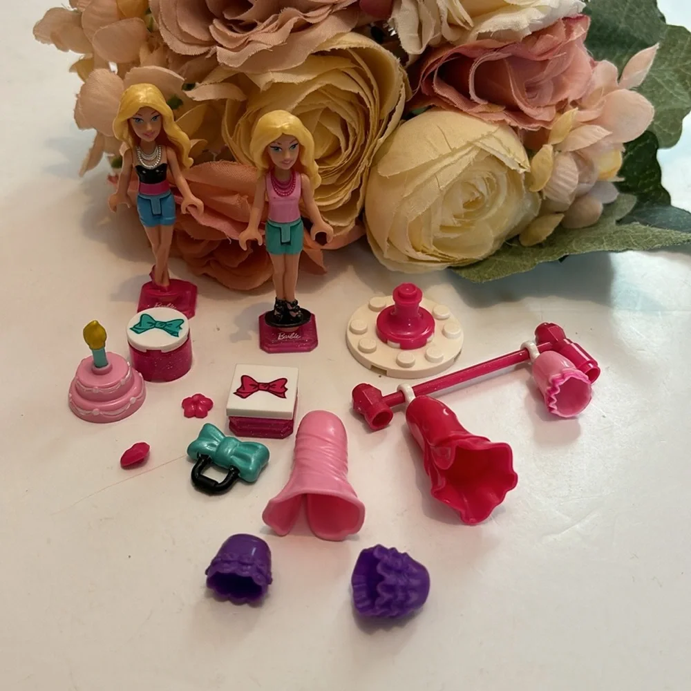 Barbie Legos Mega Bloks Barbies Set of two mega Bloks Barbie minifigs